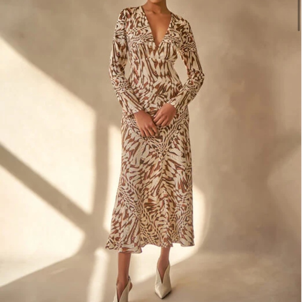 Elegant “Aiifos” Silk dress